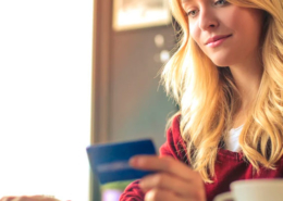 Compras online e na loja física: como o OOH impulsiona as vendas na Black Friday