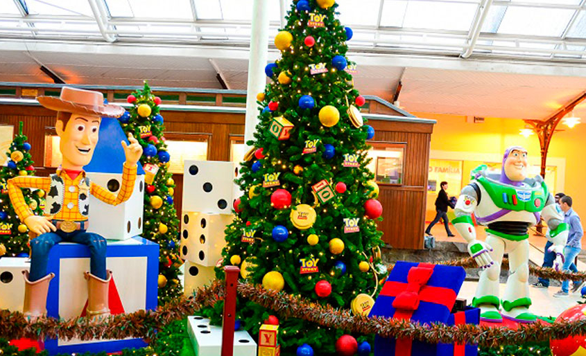 Shopping Metrô Itaquera tem Natal com decoração de Toy Story - ACESSOOH -  Mídia Out of Home Para Sua Campanha