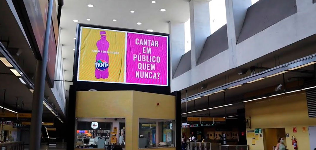 Campanha da Fanta explora circuitos DOOH na cidade Campanha da Fanta explora circuitos DOOH na cidade