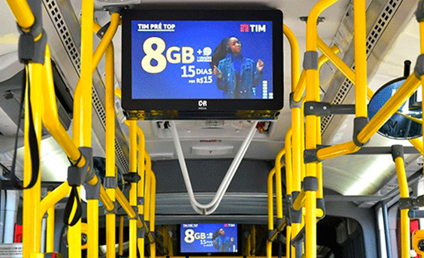 C2R leva DOOH para dentro de ônibus