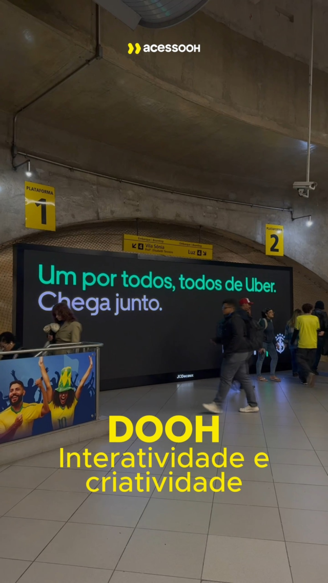 Telas digitais em locais de grande circulação oferecem um mundo de possibilidades! Esses canais DOOH são programáveis e têm a possibilidade de comportar anúncios dinâmicos e interativos, permitindo que as marcas se comuniquem com seu público de forma simplificada, eficaz e personalizada. 
 
Como os anúncios não precisam ser estáticos, há espaço para diferentes estratégias criativas – desde vídeos promocionais até jogos e experiências imersivas.
 
Hoje a gente traz um exemplo simples e impactante veiculado pela @uber_br no metrô de São Paulo.
 
#Acessooh #OOHDeVerdade #AHomeDoOutOfHome