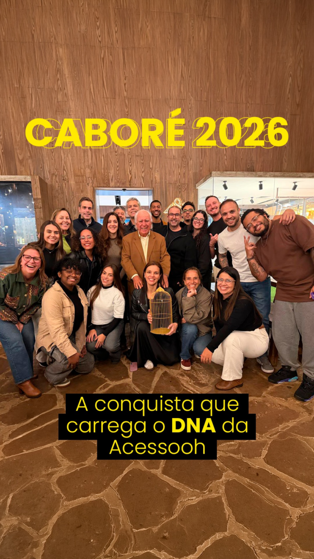 Essa gaiola carrega 12 anos de história, dedicação e o trabalho diário de quem faz a Acessooh acontecer.

Estar indicado ao Prêmio Caboré na categoria Serviços de Marketing celebra a transformação completa da nossa agência. É a coroação de uma jornada construída por pessoas incríveis, que entregam talento e energia todos os dias para nos mover para frente.

Ser indicado já é uma vitória enorme e, para celebrar esse momento, reunimos todo o nosso time. Cada mão segurando essa gaiola representa o orgulho e a união de quem constrói essa história todos os dias.

A indicação é de todos nós! 🚀 

#Acessooh #Cabore2026 #ServicosDeMarketing #OrgulhoAcessooh #TimeAcessooh #Caboré